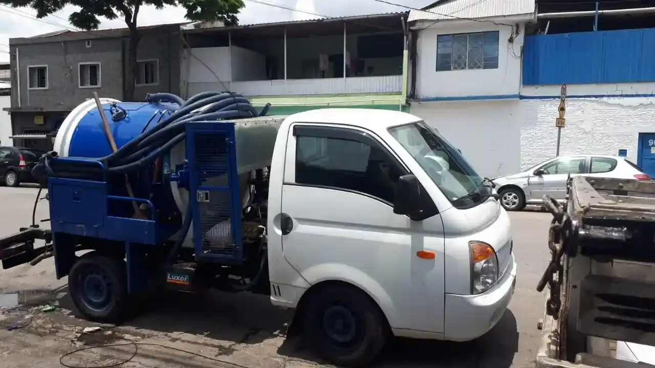 Equipamento de hidrojato moderno.